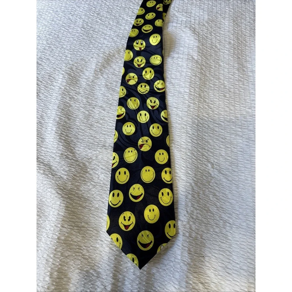Roberto Cellini  Mens Tie Black/Yellow Variety Of Emoji Faces Funny Joke Happy